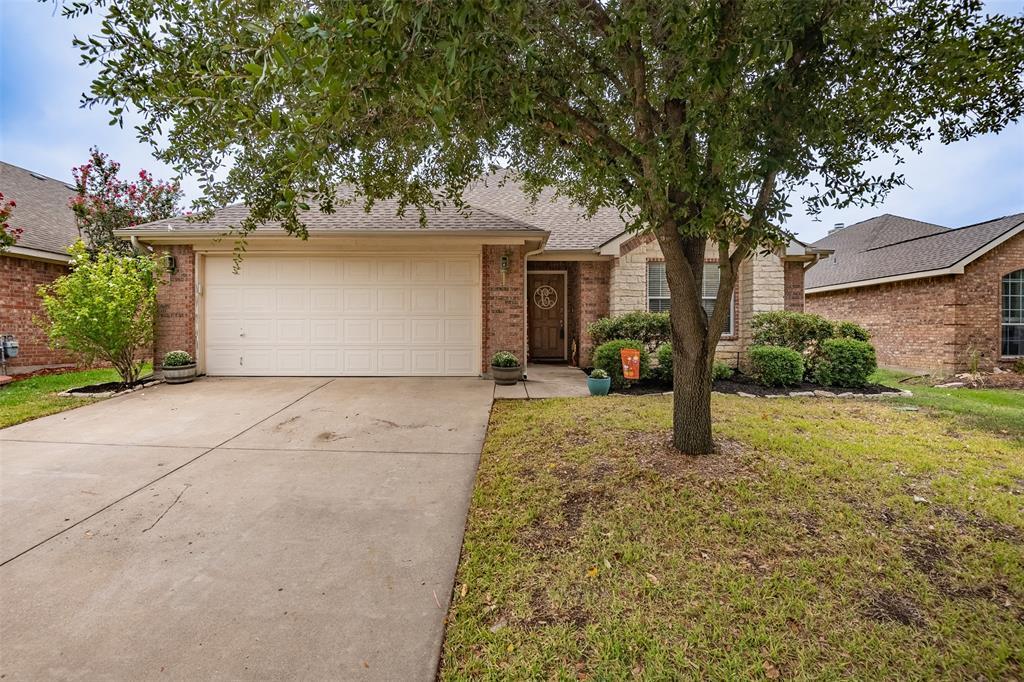 Property Photo: 4404 Shady Elm Drive TX 76063