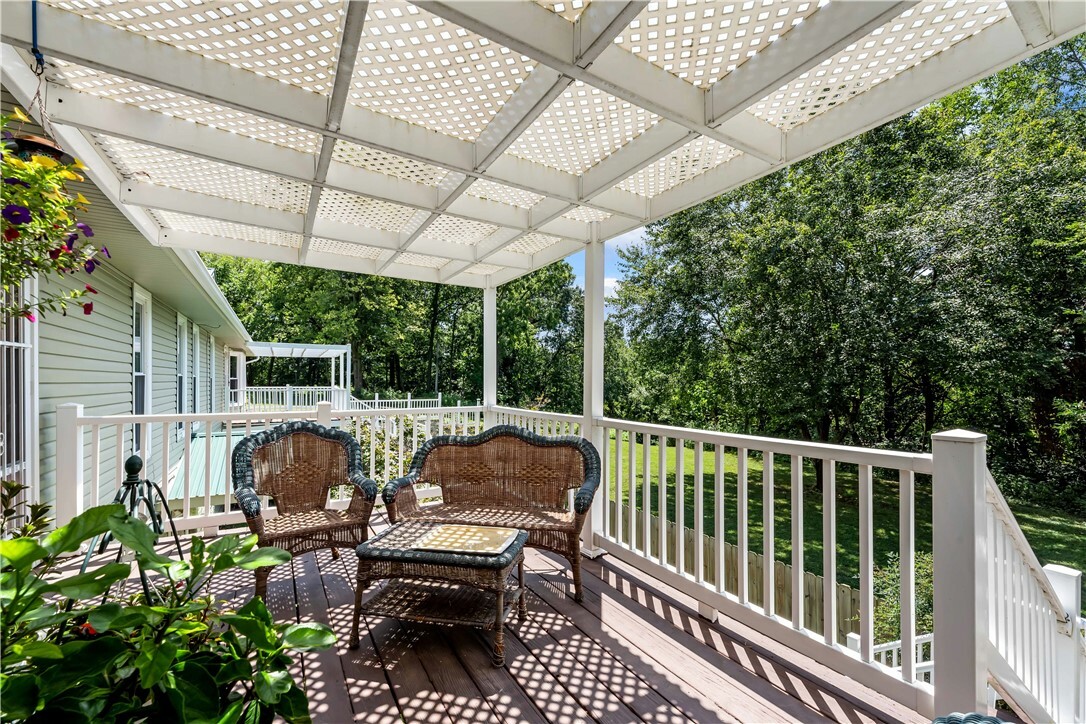 Property Photo: 878 & 882 E Lake Road AR 72762