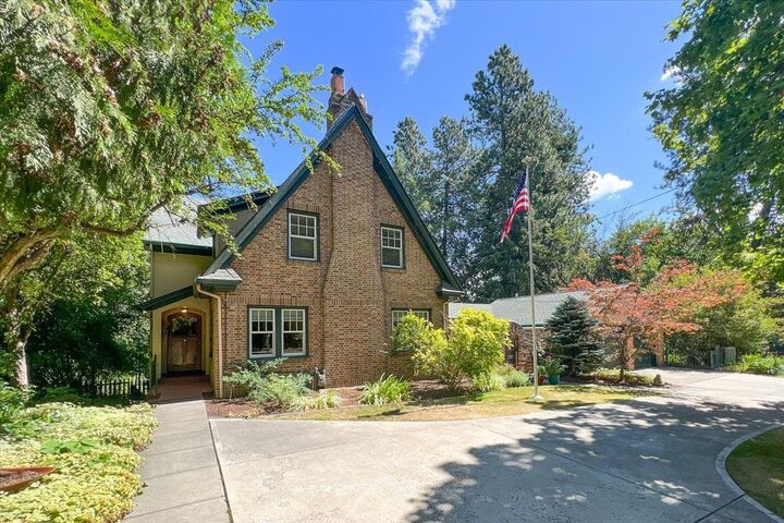 Home for sale in Spokane 621 E Rockwood Blvd, Spokane, WA 99203