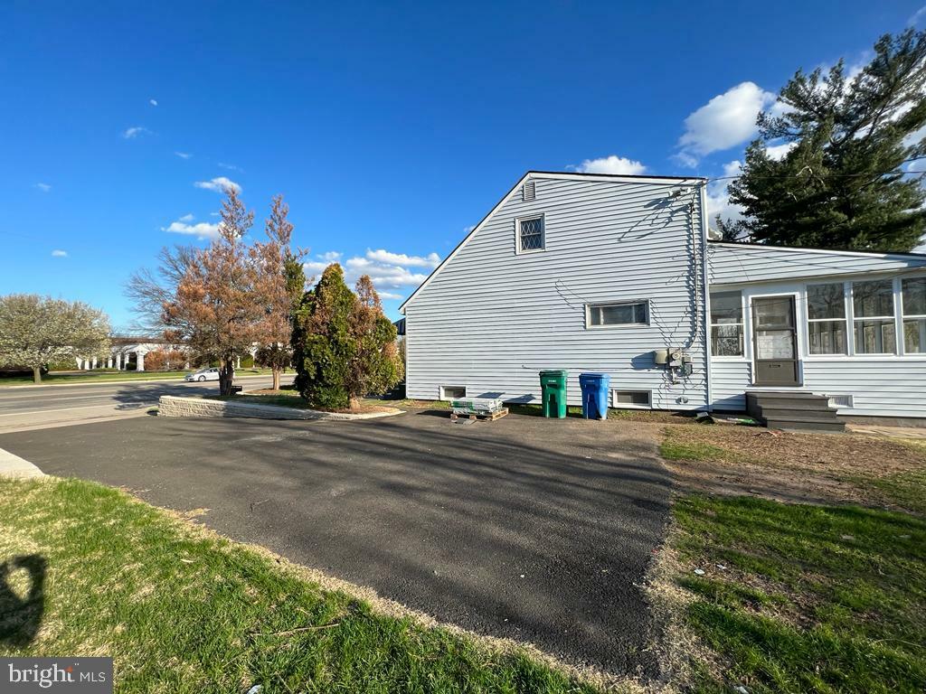 Property Photo: 1311 Veterans Hwy PA 19007