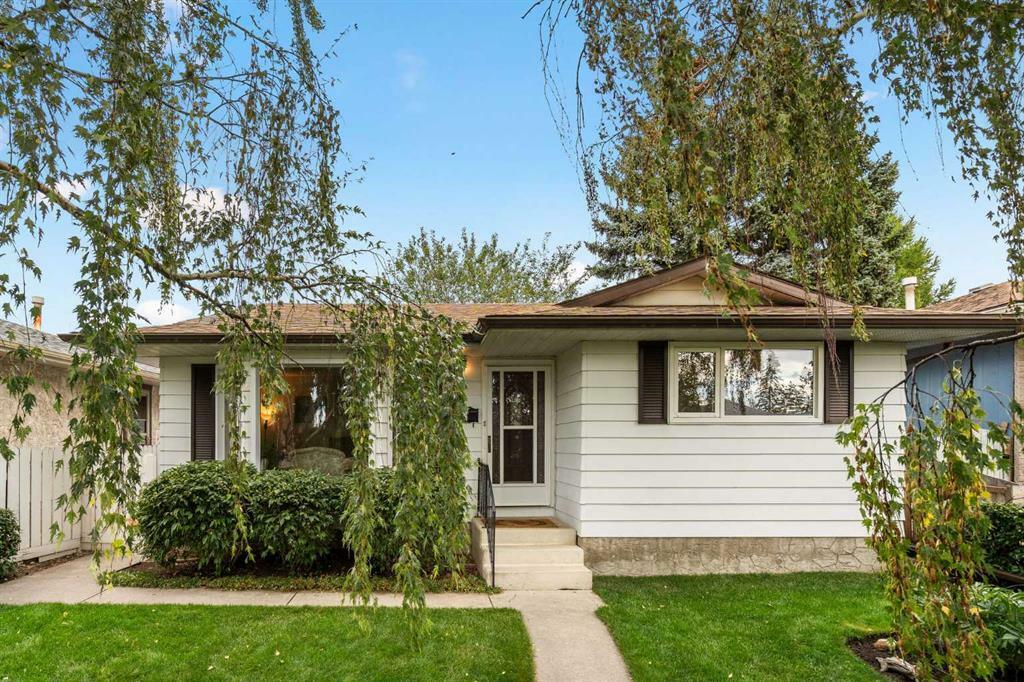 Property Photo: 139 Dover Meadow Close Southeast AB T2B2E4