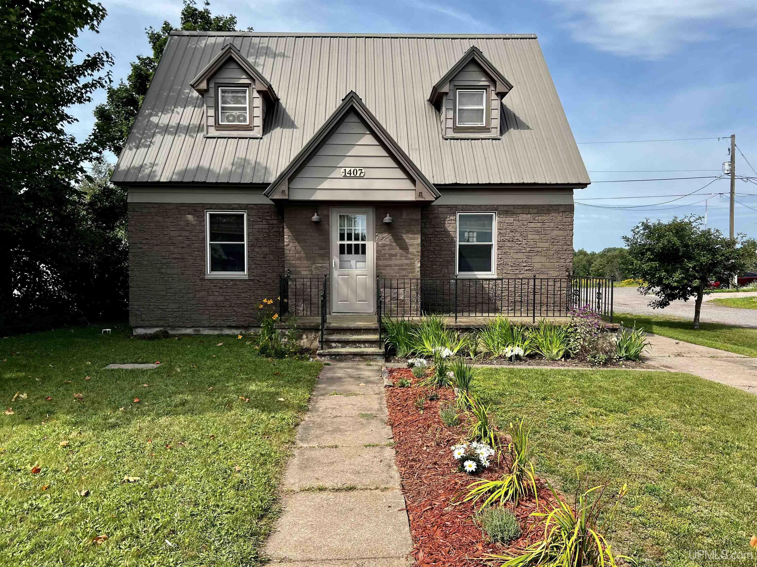 1407 N 2nd  Ishpeming MI 49849 photo