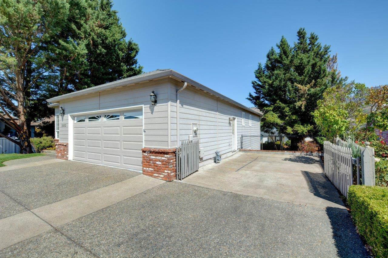 Property Photo: 2882 Kerrisdale Ridge Drive OR 97504