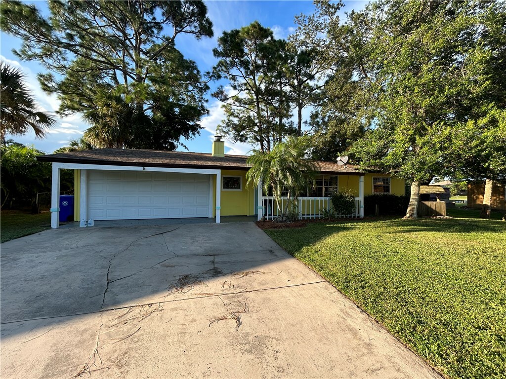 Property Photo:  638 Layport Drive  FL 32958 