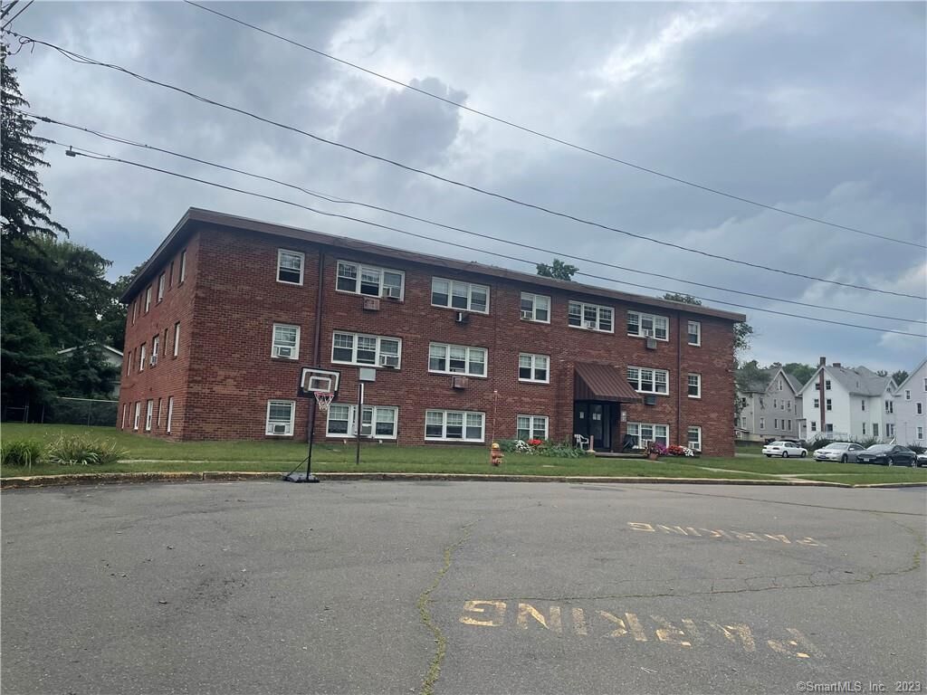 Property Photo: 39 Hoffman Court A6 CT 06492