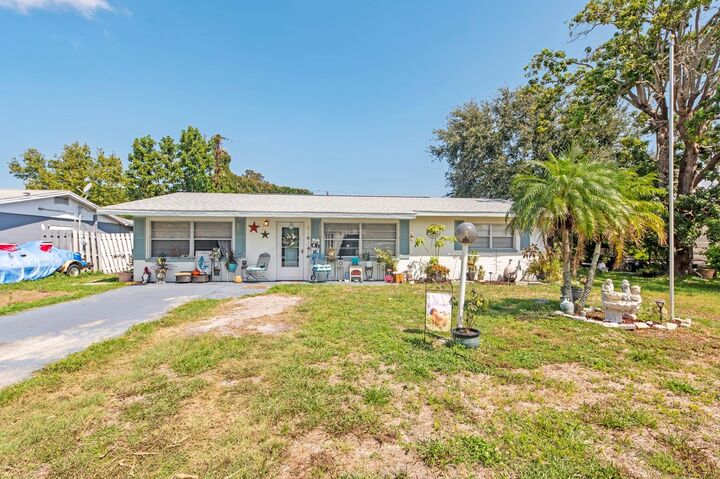 Property Photo:  715 53rd Avenue Drive W  FL 34207 