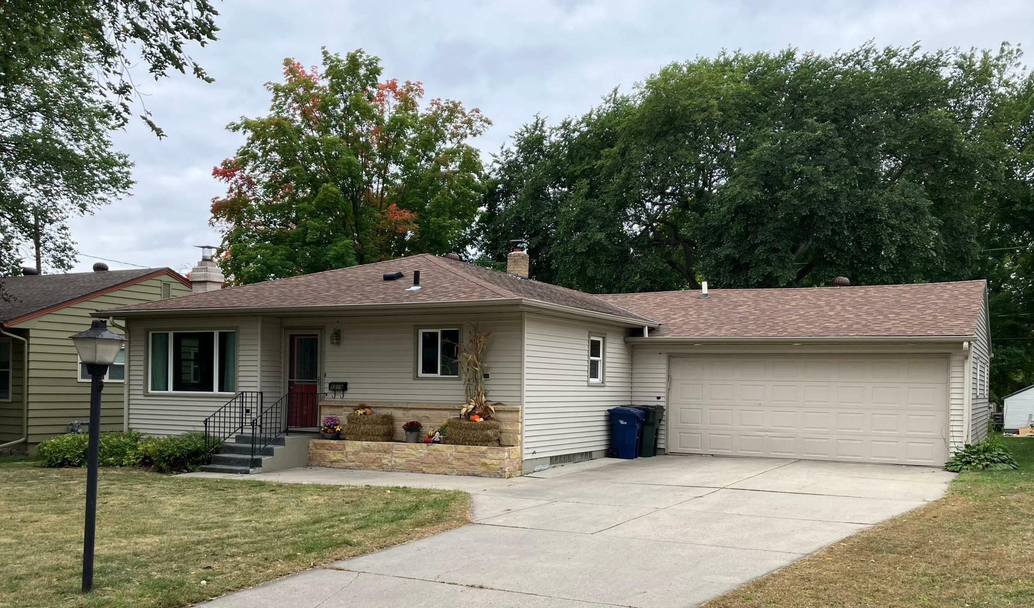 Property Photo:  1219 N Lake Street  MN 56537 