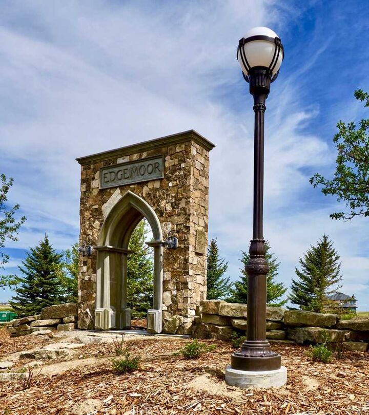 Property Photo: 5 Edgemoor Way W AB T1J 5R6