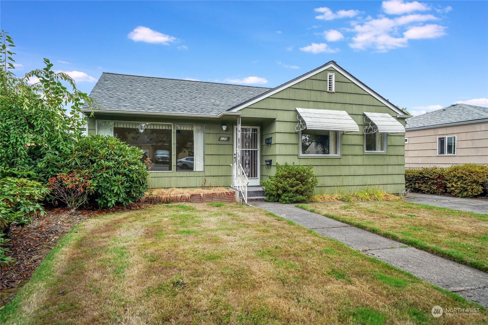 Property Photo:  435 20th Avenue  WA 98632 