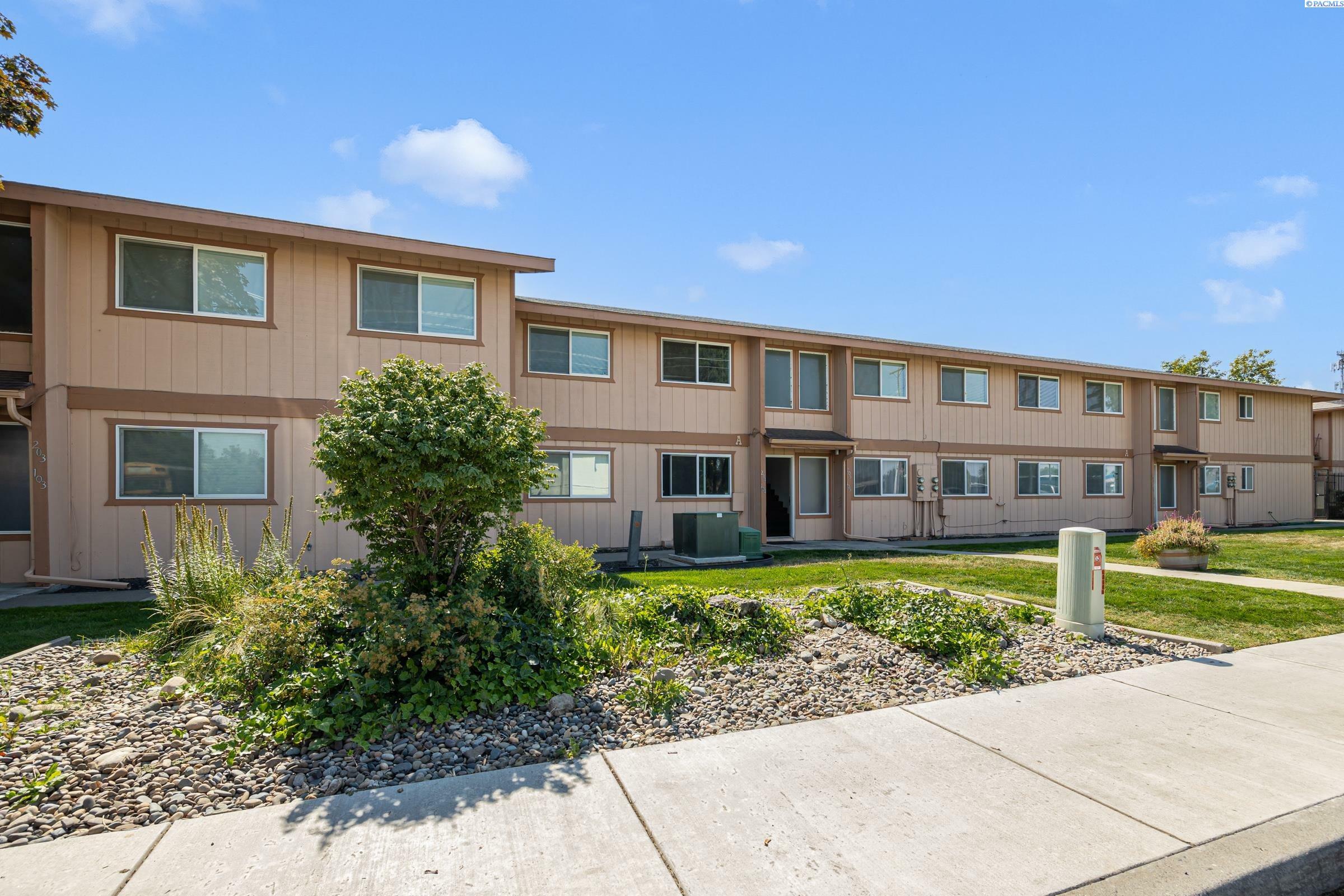 Property Photo: 3121 W Hood Ave WA 99336