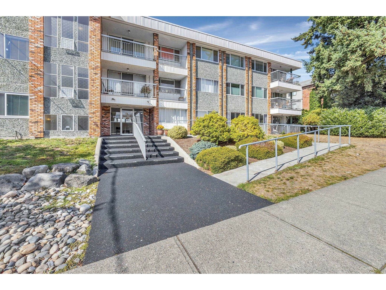 1331 Fir Street 106  White Rock BC V4B4B3 photo