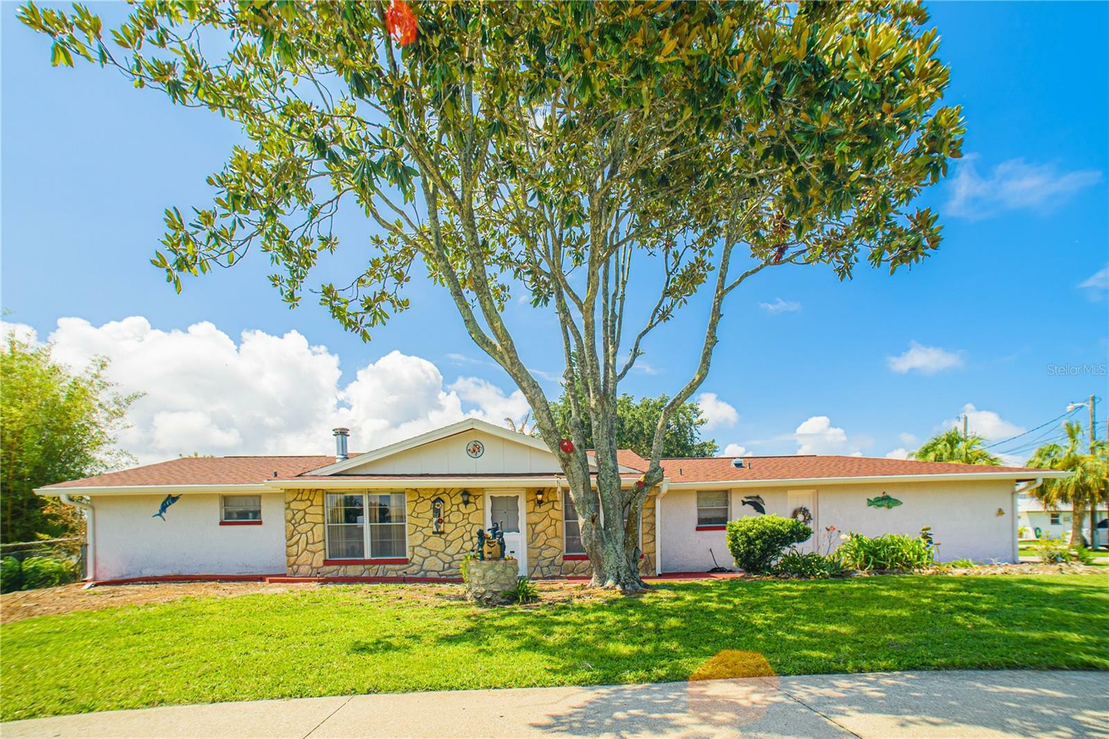 Property Photo:  13936 Helen Avenue  FL 34667 