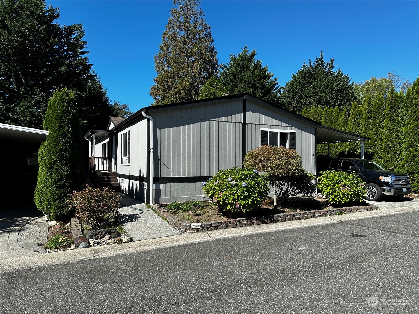 Property Photo: 11100 4th Avenue W 21 WA 98204
