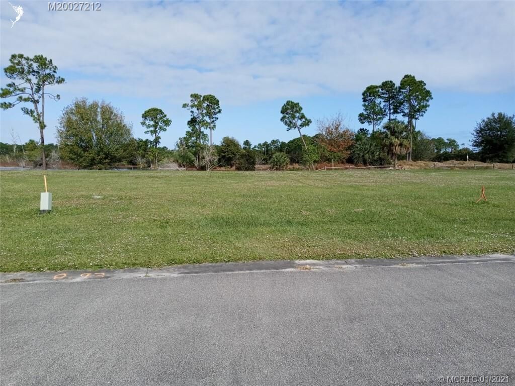 Property Photo: 395 SE Via Sangro FL 34952
