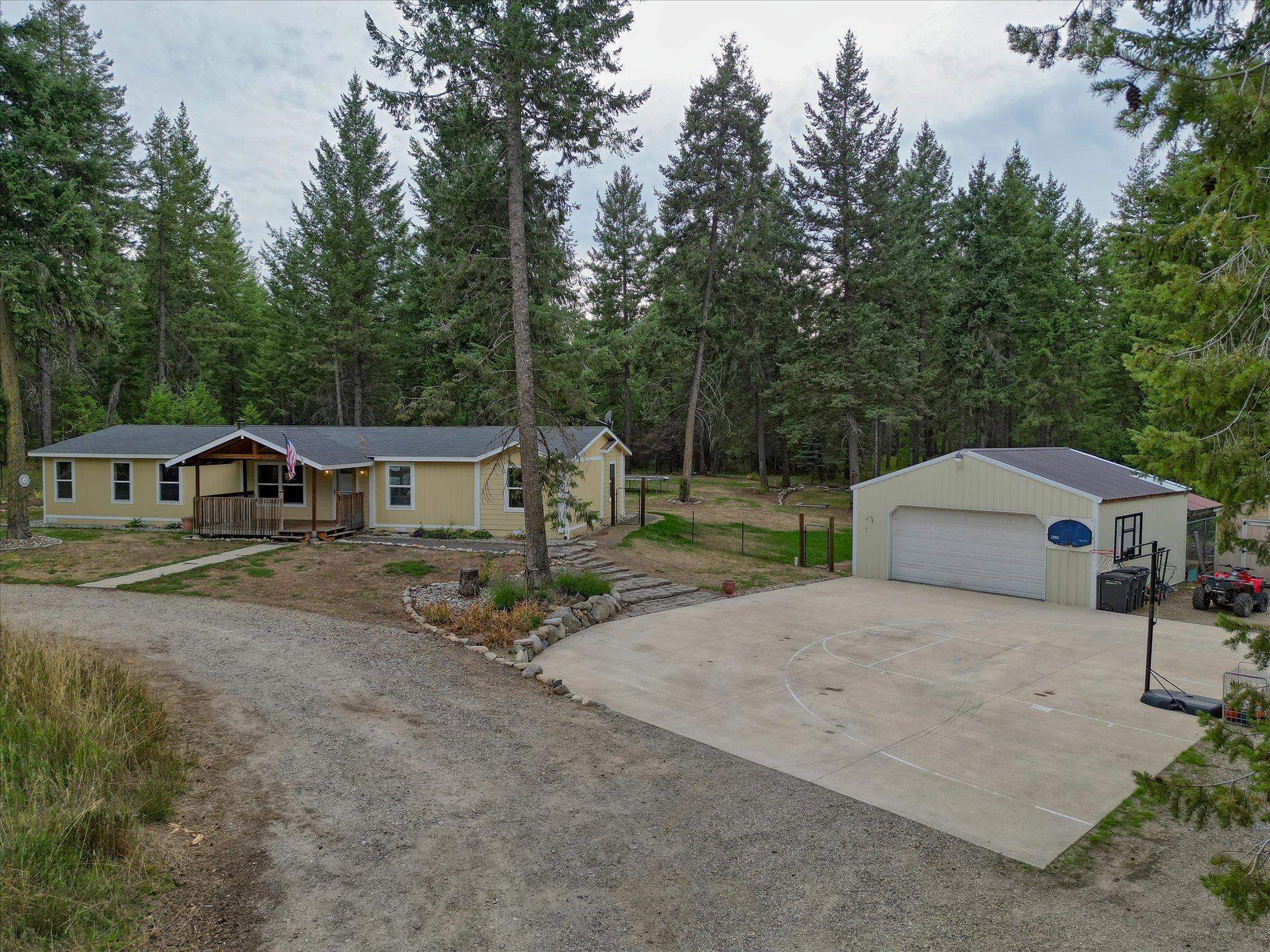 Property Photo:  41103 N Running Deer Ln  WA 99006 