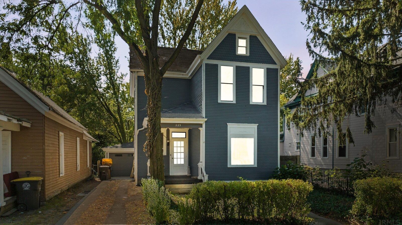 Property Photo:  223 W Woodland Avenue  IN 46807-1327 