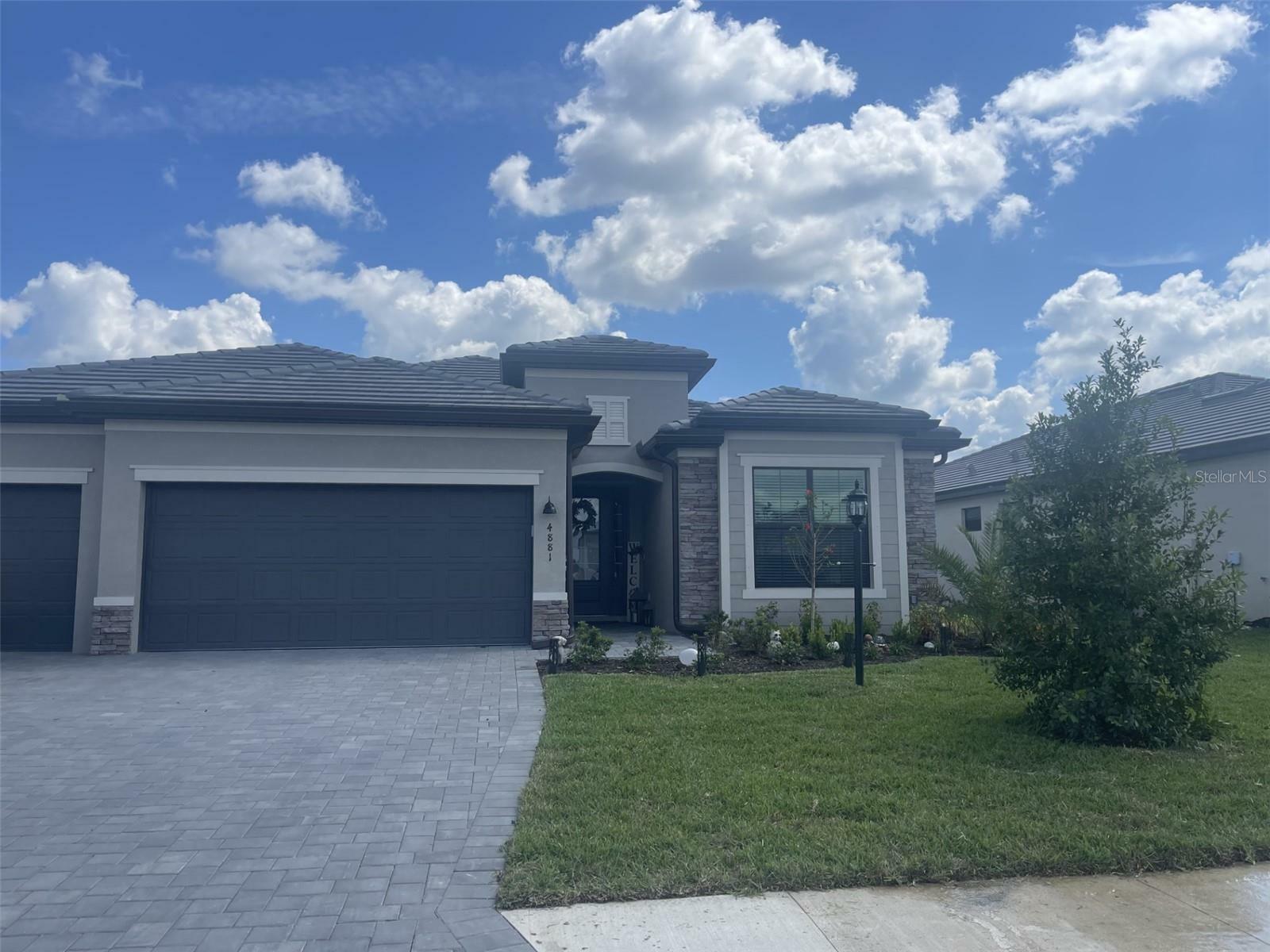Property Photo: 4881 Seafoam Trail FL 34211