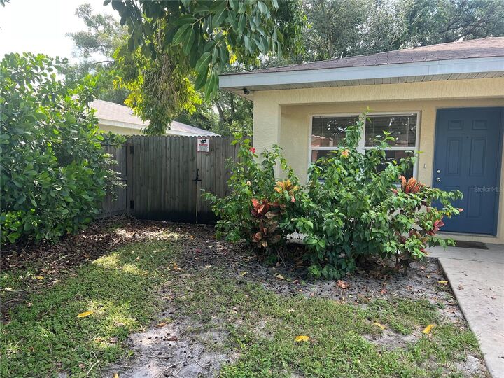 Property Photo:  218 10th Avenue E  FL 34208 
