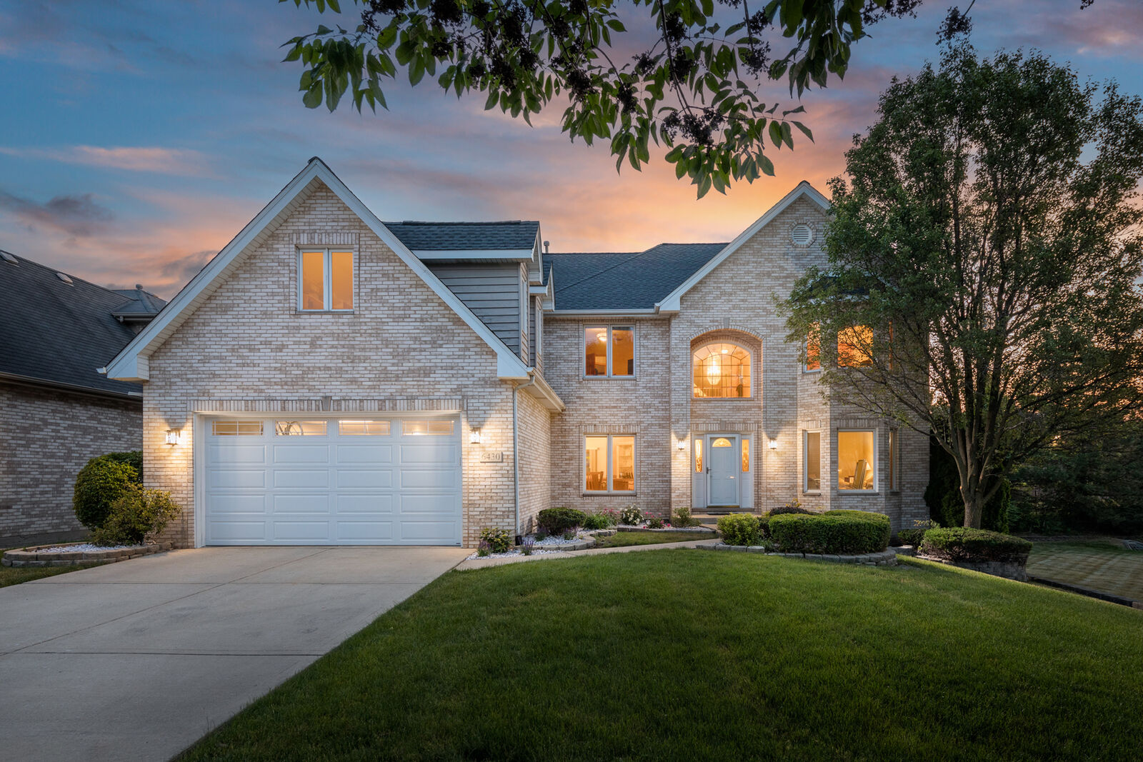 Property Photo:  6430 Davane Court  IL 60516 