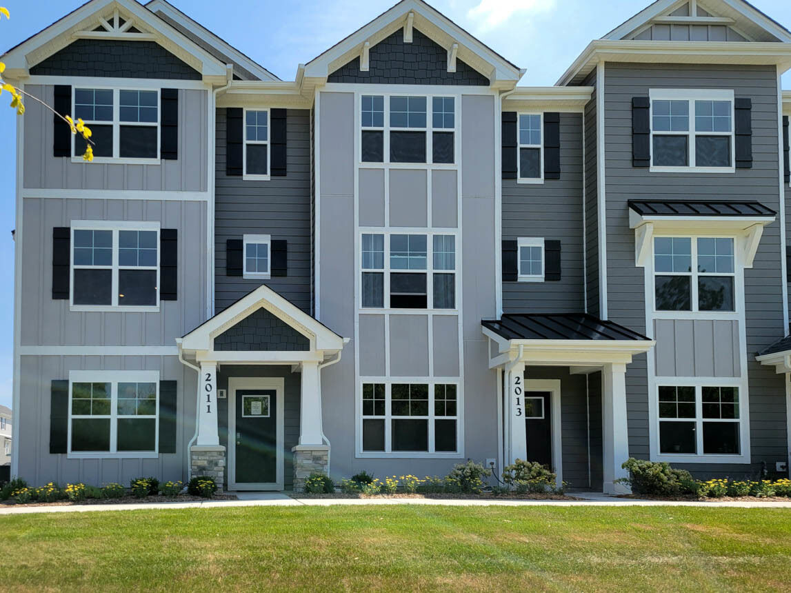 Property Photo:  2011 Sequoia Avenue  IL 60060 