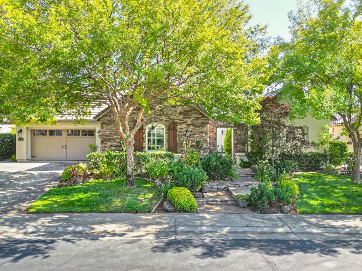 Property Photo: 1864 Eagle Glen Drive CA 95661