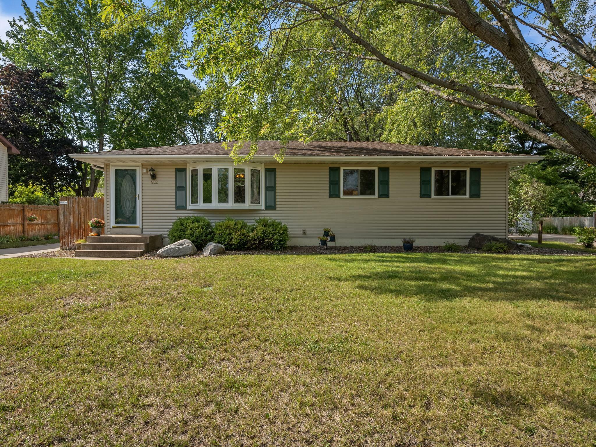 Property Photo: 902 Blackoaks Lane MN 55303