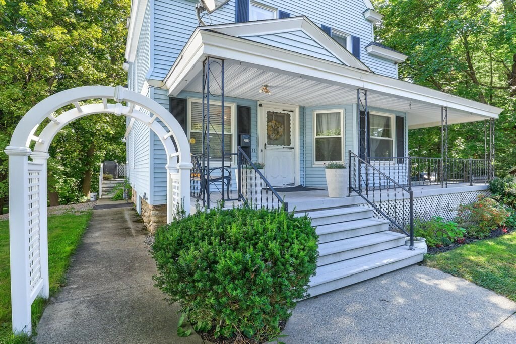 Property Photo:  11 Brookside Ave  MA 01602 