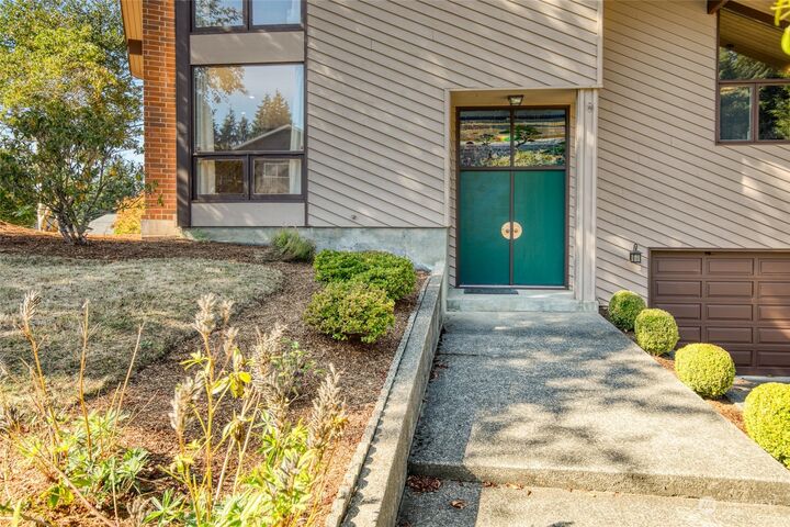 Property Photo:  736 Purkey Avenue  WA 98520 