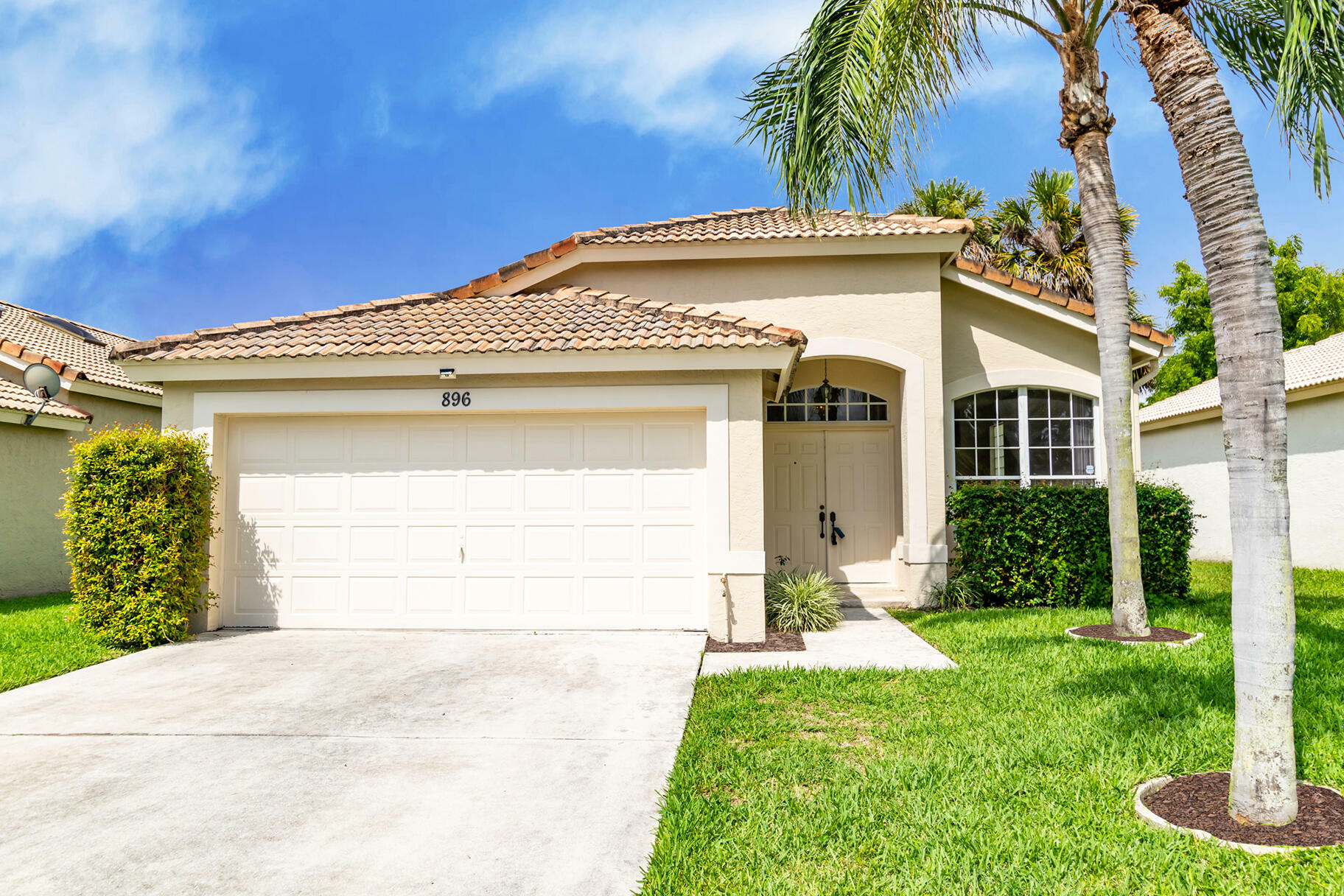 Property Photo:  896 Lake Wellington Drive  FL 33414 