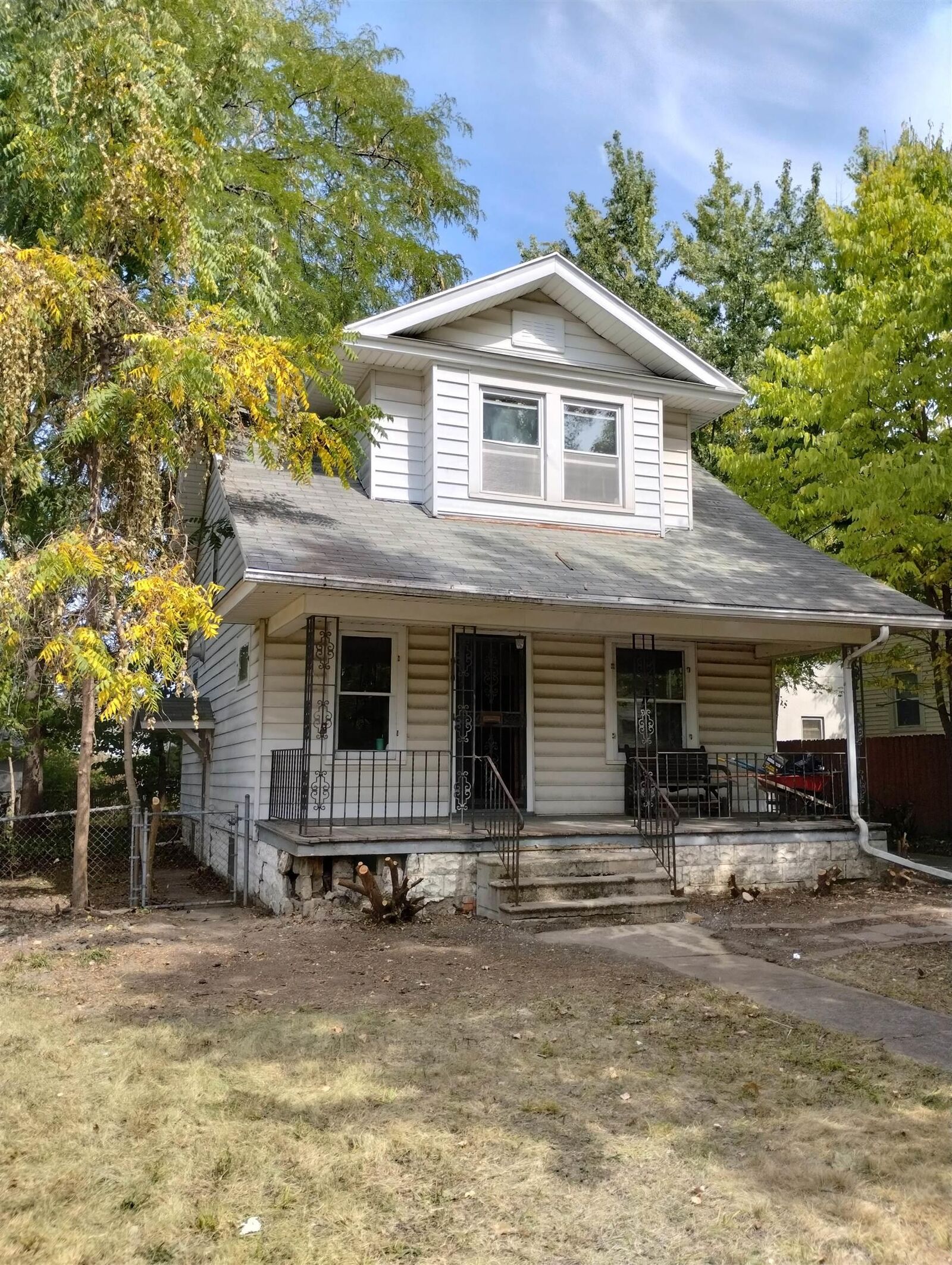 Property Photo:  910 Nuttman Avenue  IN 46807 