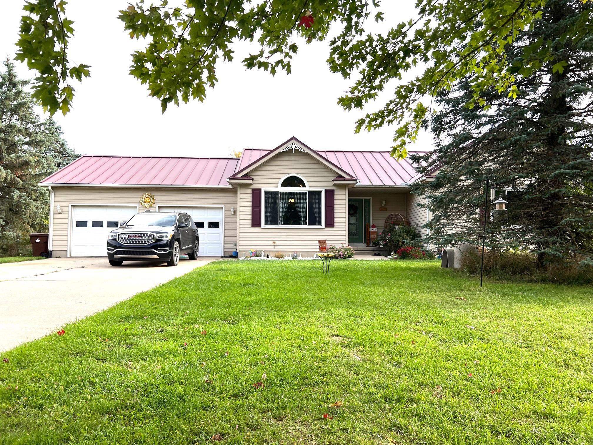 Property Photo:  920 N Clinton  MI 48813 