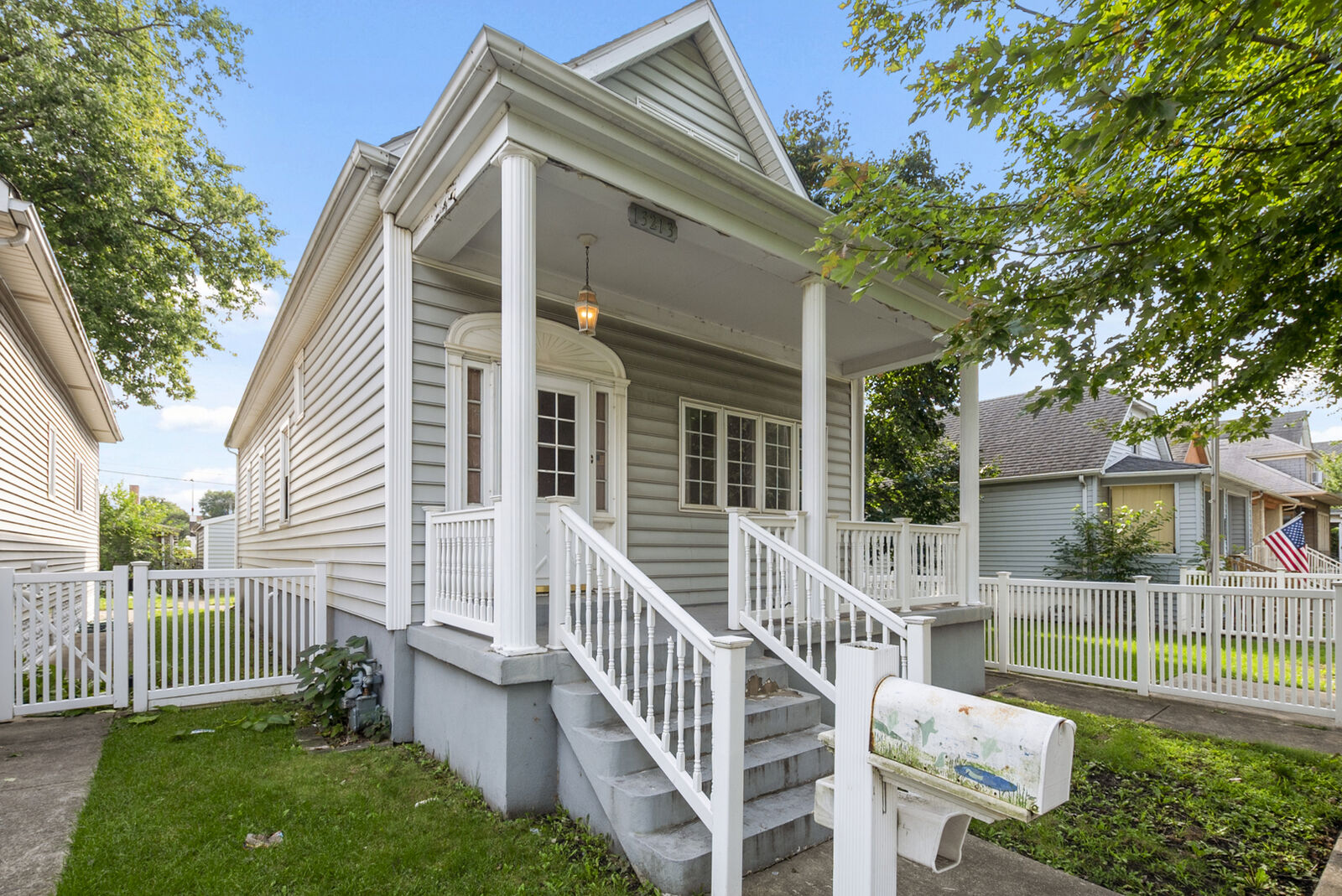 Property Photo: 13213 S Houston Avenue IL 60633