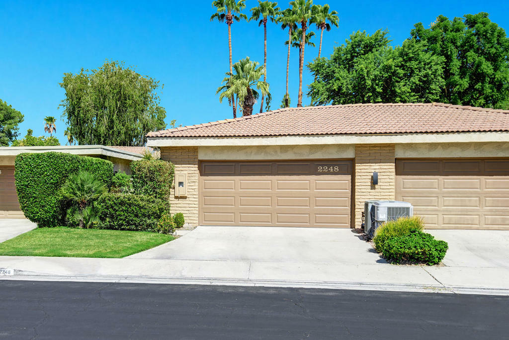 Property Photo:  2248 Oakcrest Drive  CA 92264 