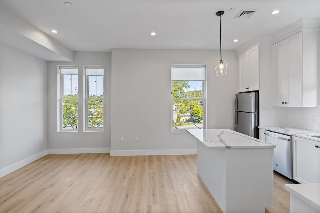 Property Photo: 186 Bedford St 200 MA 02420
