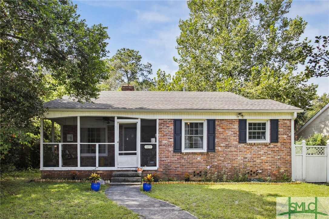 Property Photo: 1427 E 48th Street GA 31404