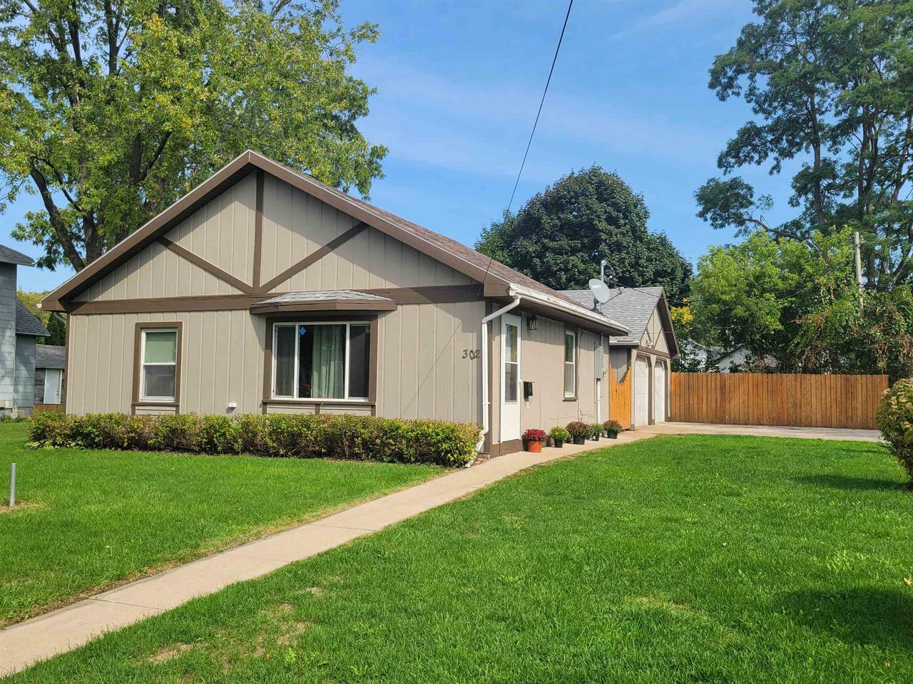 Property Photo:  302 North Palm Street  WI 53548 