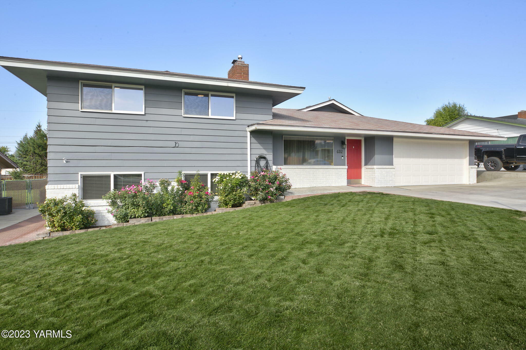 Property Photo:  602 N 39th St  WA 98901 