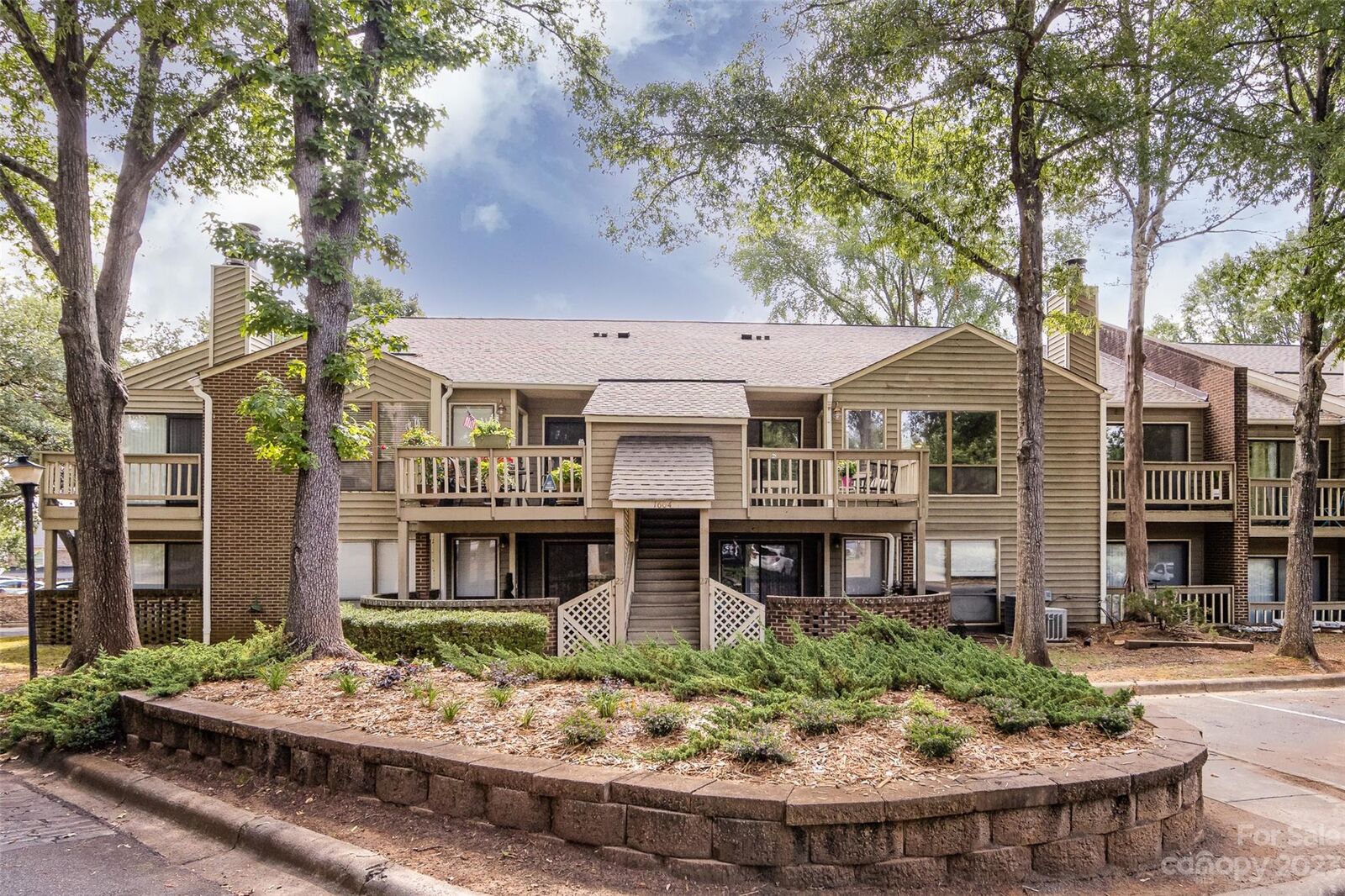 Property Photo:  1604 Sharon Road W 27  NC 28210 