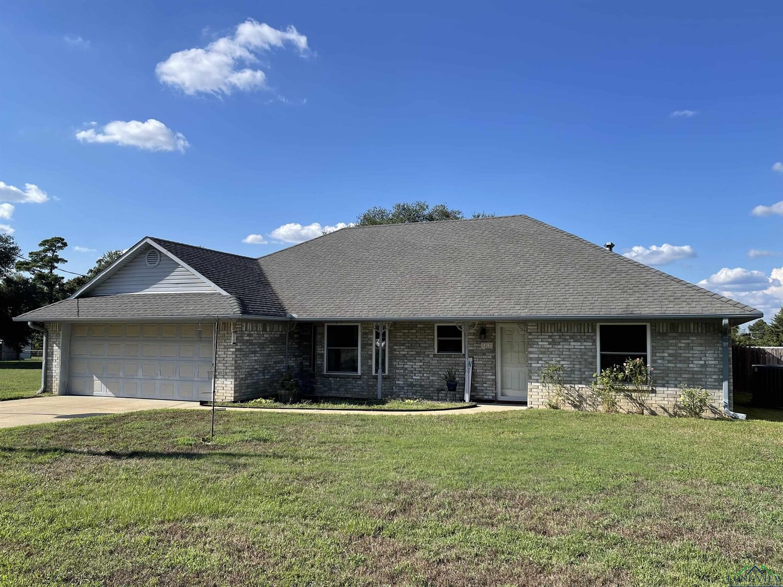 Property Photo: 1412 Stonebriar TX 75633