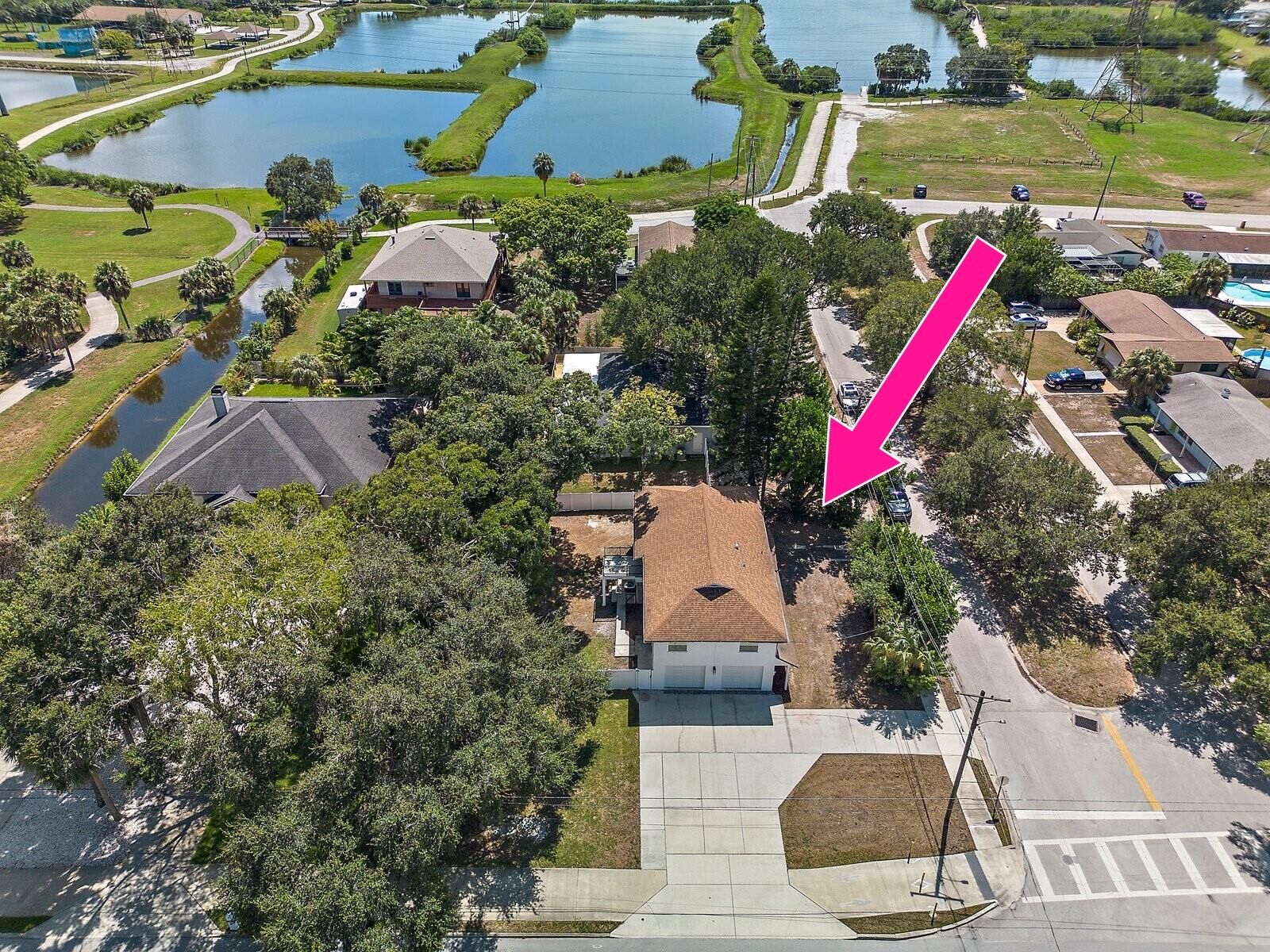 Property Photo:  301 National Orange Avenue  FL 34677 