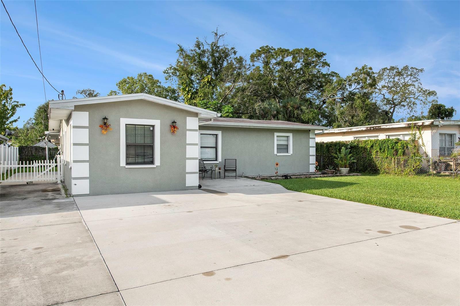 Property Photo: 2106 W Burke Street FL 33604