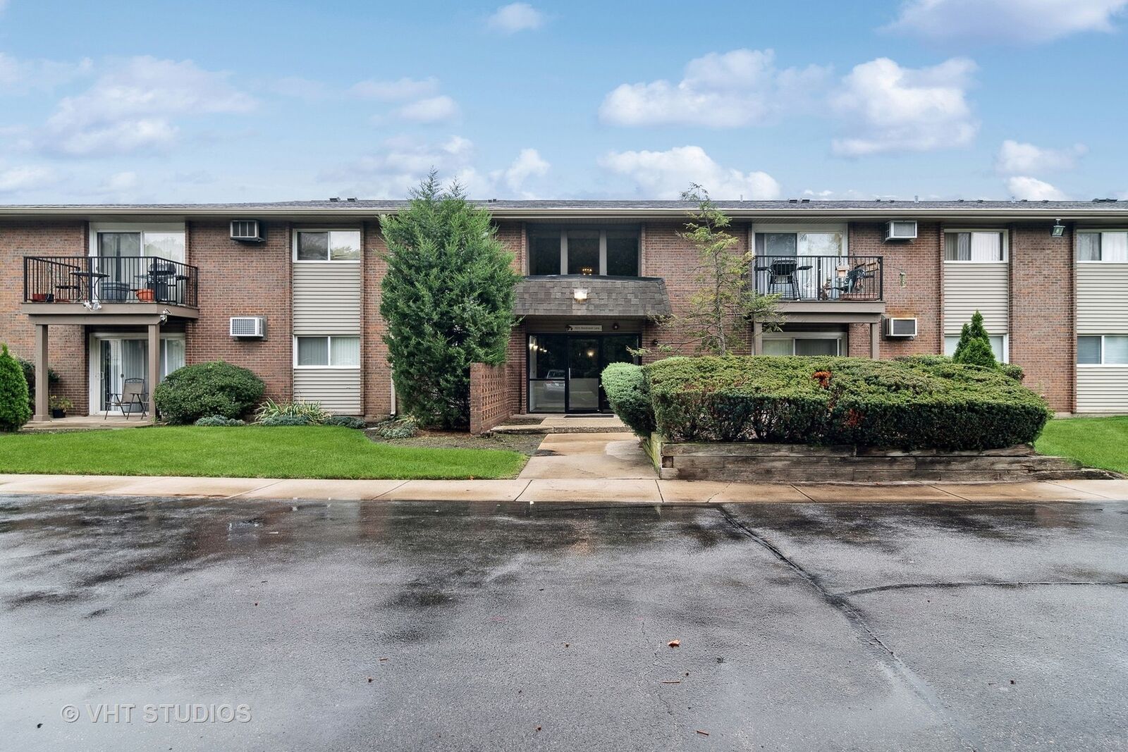 Property Photo: 4525 Blackhawk Lane 101 IL 60532