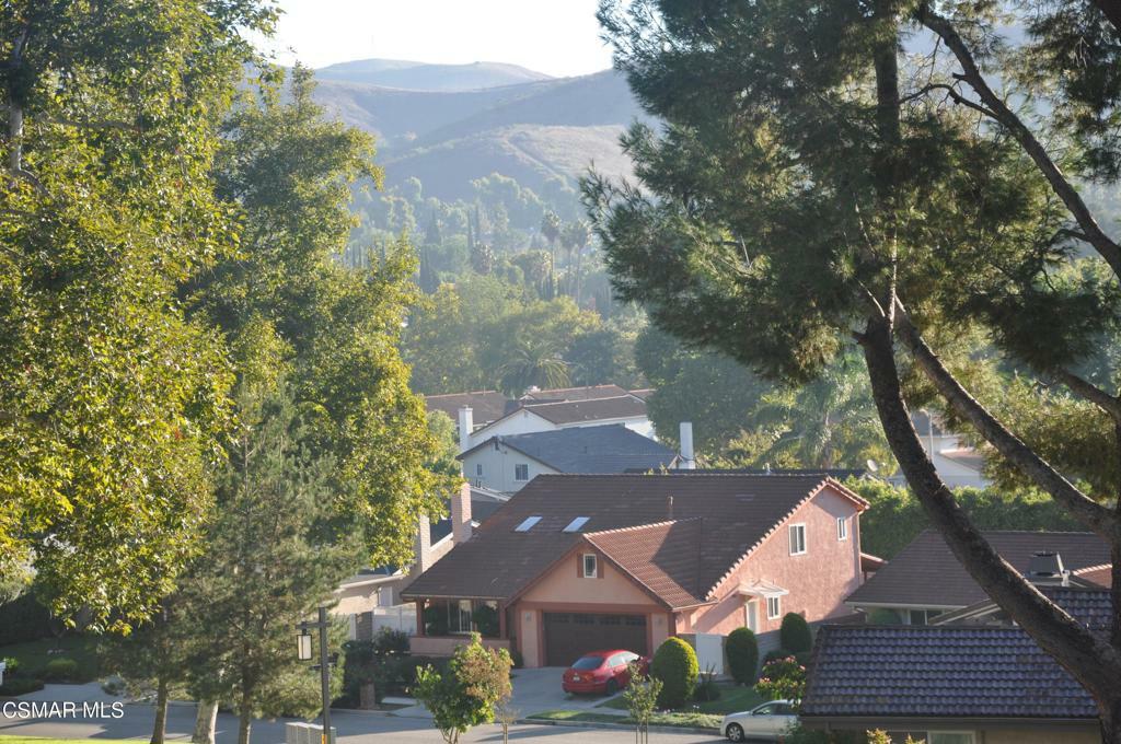 Property Photo: 33 Sparrowhawk Lane CA 91377