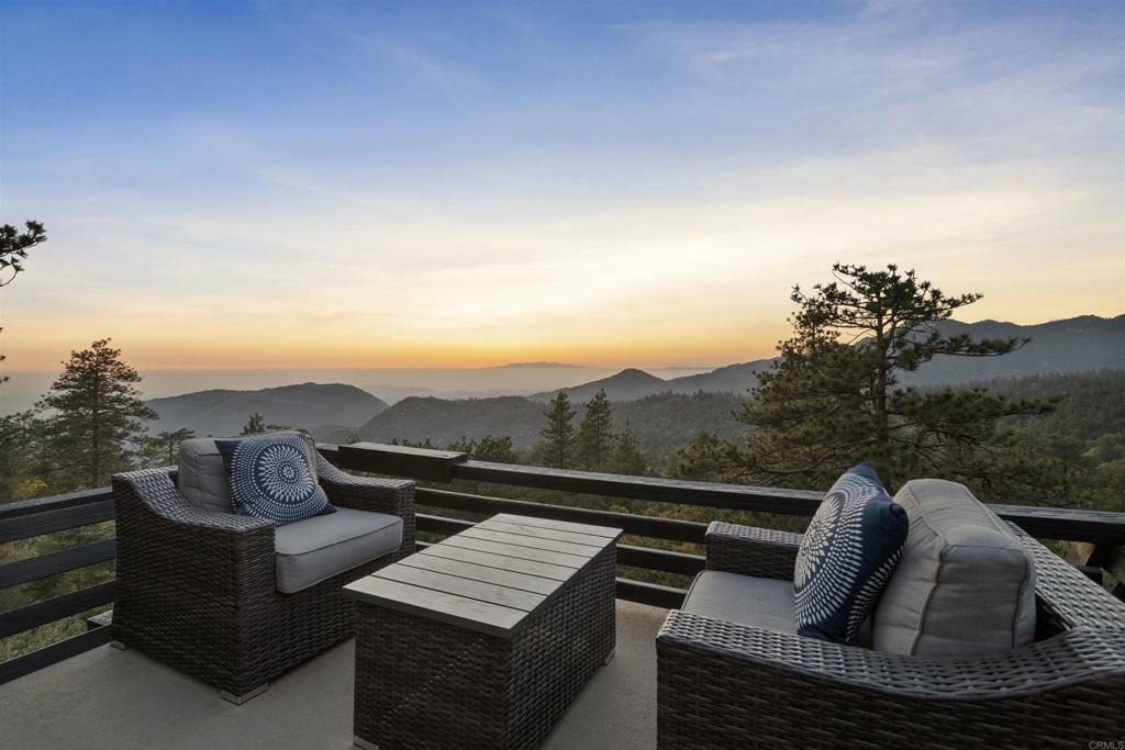 Property Photo: 53025 Woodpecker Way CA 92549