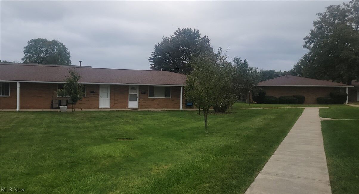 Property Photo: 21884 River Oaks Drive 2K OH 44116