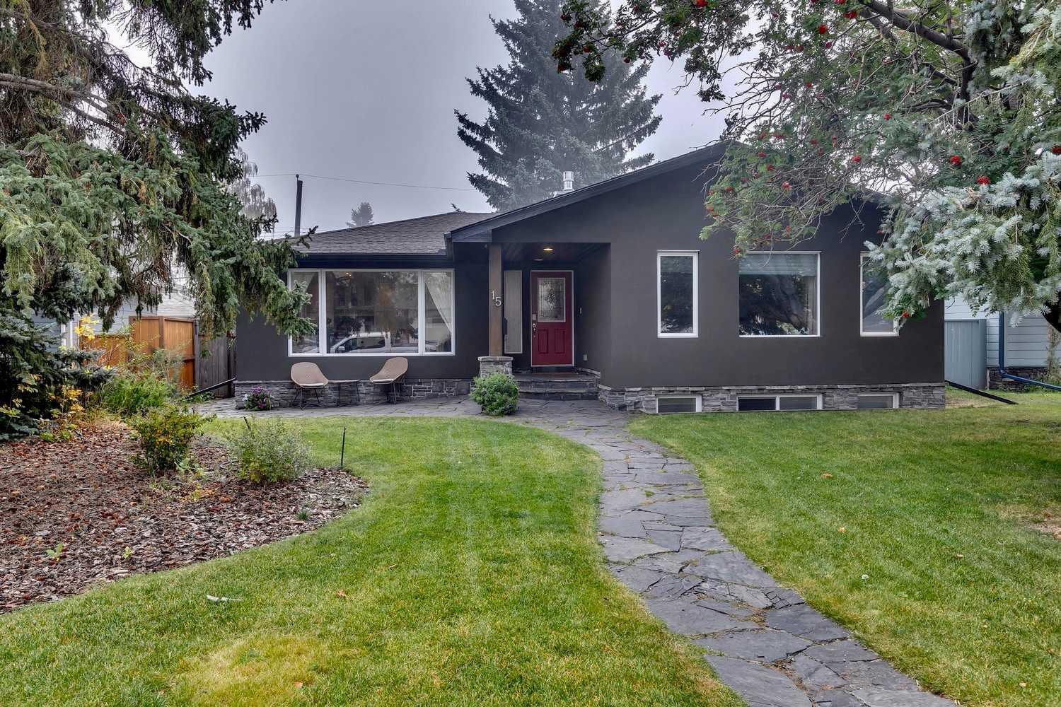 Property Photo:  15 Wheatland Avenue SW  AB T3C 2X1 