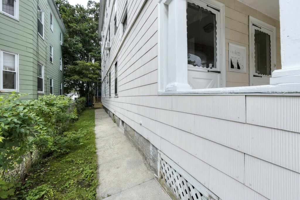 Property Photo:  72 Birch St  MA 01603 