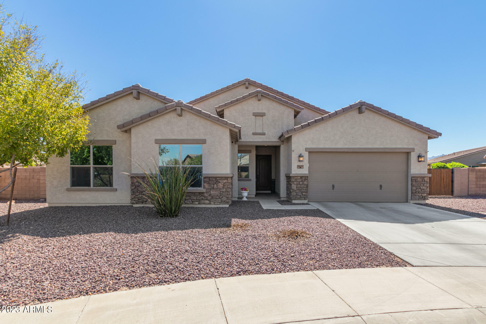 Property Photo:  10505 W Illini Street  AZ 85353 