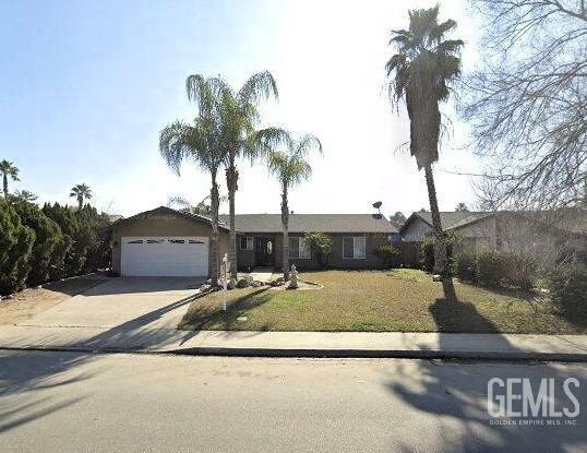 Property Photo:  3401 Alum Avenue  CA 93309 