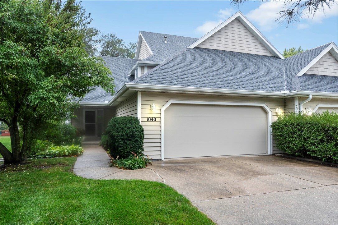 Property Photo:  1040 Prairie View Drive  IA 50266 